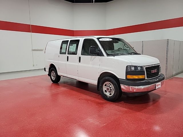 2017 GMC Savana Base