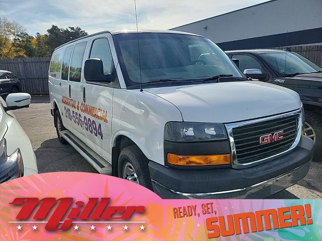 2017 GMC Savana Base