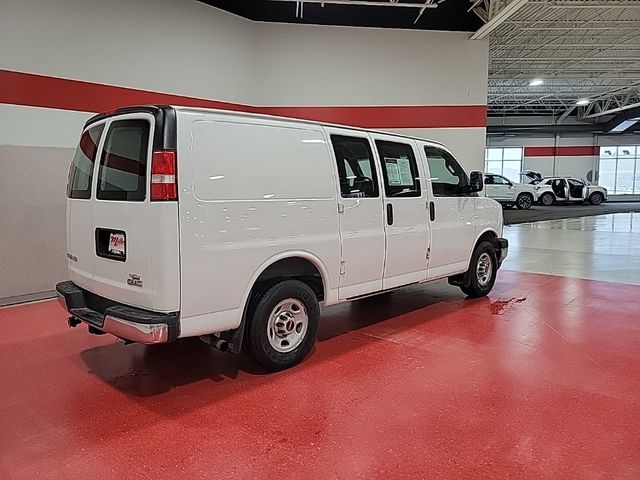 2017 GMC Savana Base