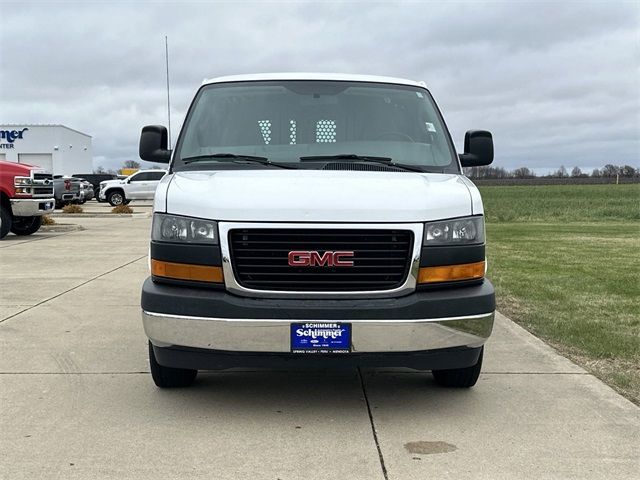 2017 GMC Savana Base