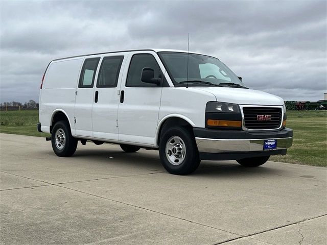 2017 GMC Savana Base