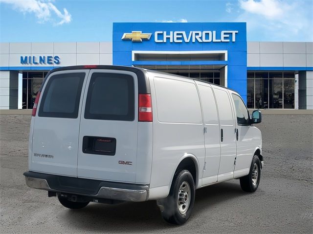 2017 GMC Savana Base