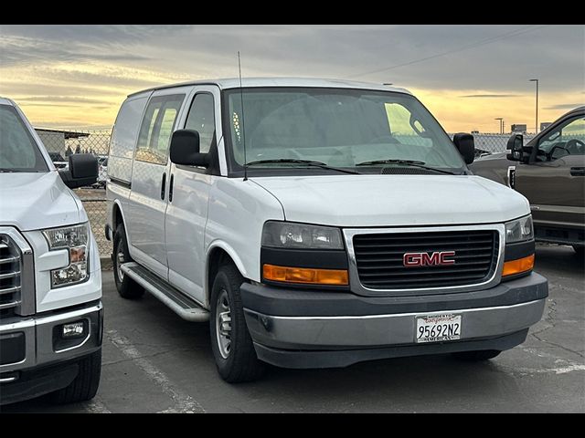 2017 GMC Savana Base