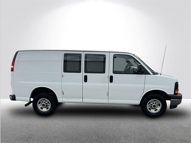 2017 GMC Savana Base