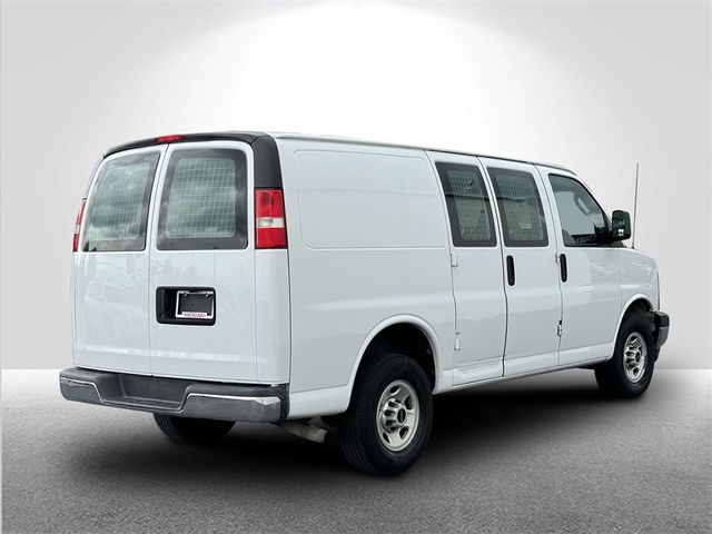 2017 GMC Savana Base