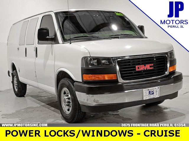 2017 GMC Savana Base