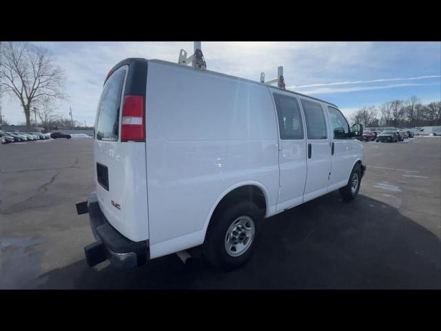 2017 GMC Savana Base