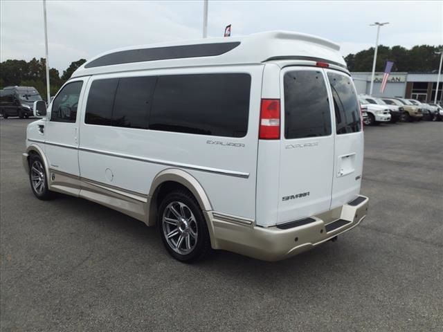 2017 GMC Savana Base