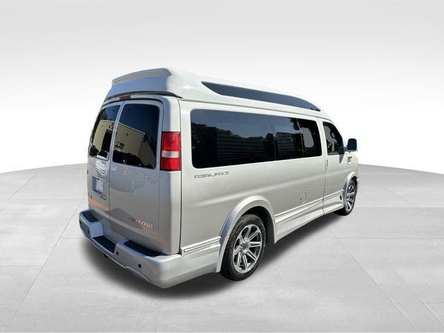 2017 GMC Savana Base