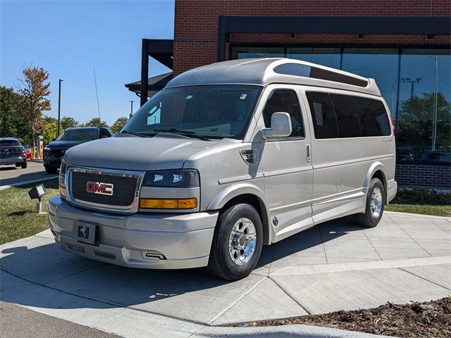 2017 GMC Savana Base