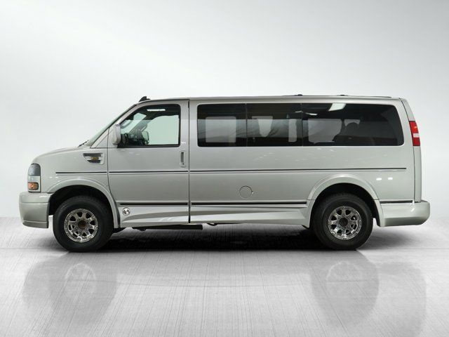 2017 GMC Savana Base