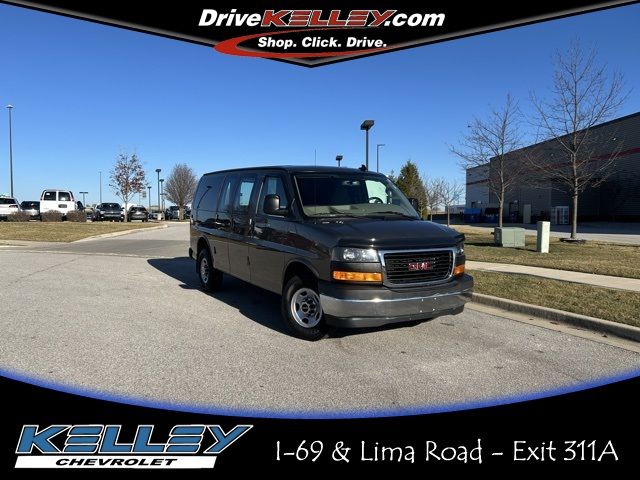 2017 GMC Savana Base