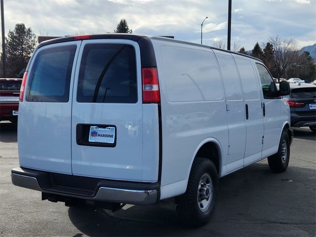 2017 GMC Savana Base