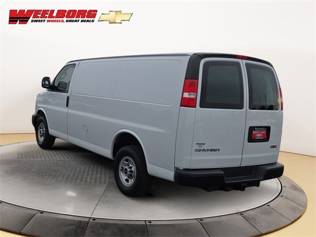 2017 GMC Savana Base