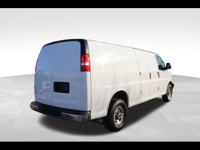 2017 GMC Savana Base