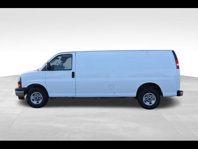 2017 GMC Savana Base