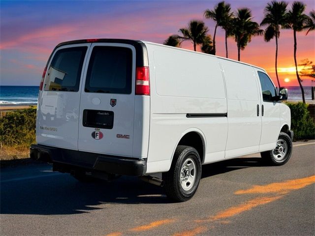 2017 GMC Savana Base