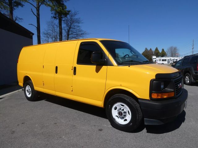 2017 GMC Savana Base