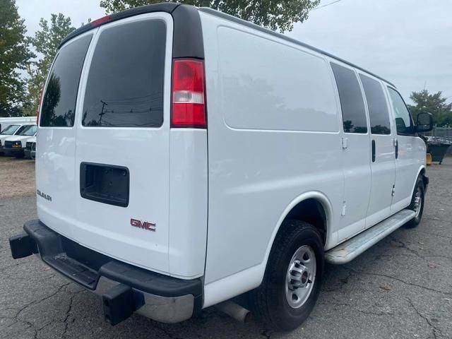 2017 GMC Savana Base