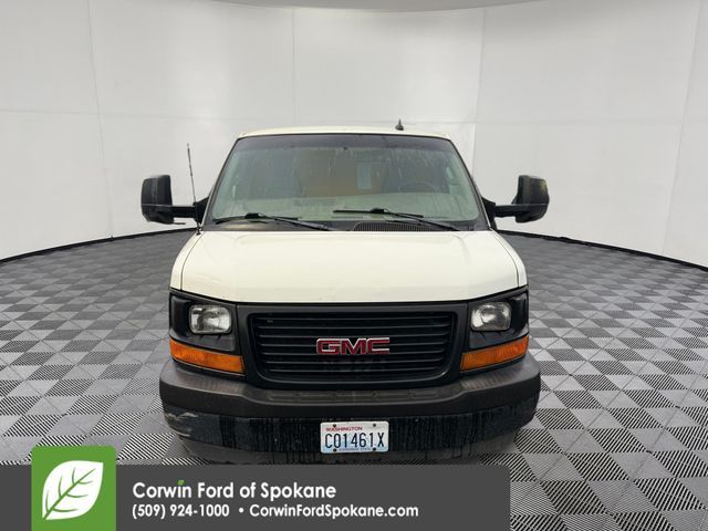 2017 GMC Savana Base