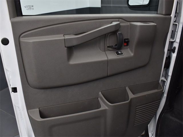 2017 GMC Savana Base