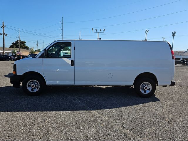 2017 GMC Savana Base