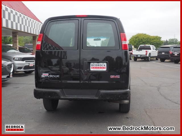 2017 GMC Savana Base