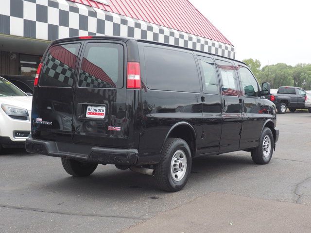 2017 GMC Savana Base
