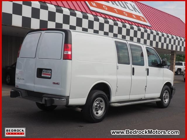 2017 GMC Savana Base