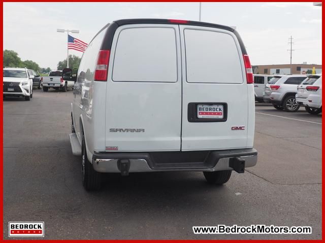 2017 GMC Savana Base