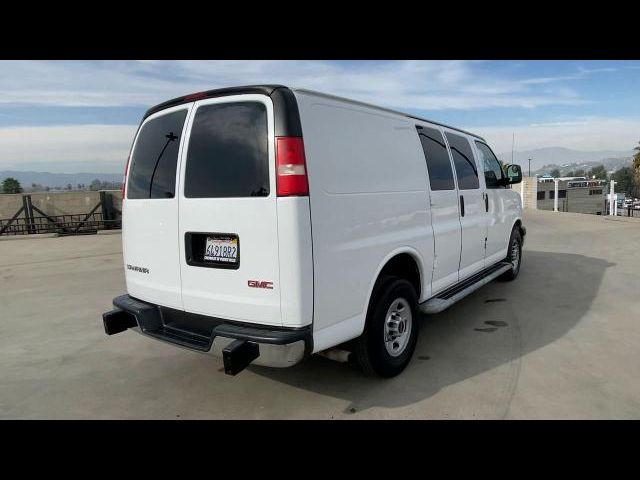 2017 GMC Savana Base