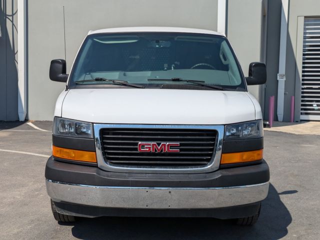 2017 GMC Savana Base