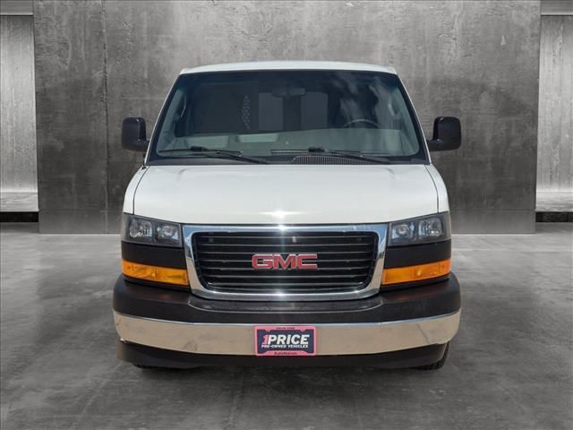 2017 GMC Savana Base