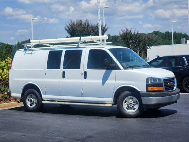 2017 GMC Savana Base