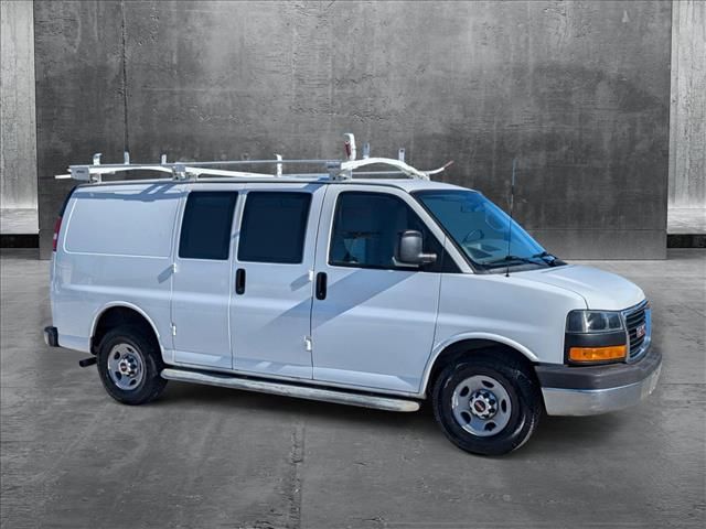 2017 GMC Savana Base