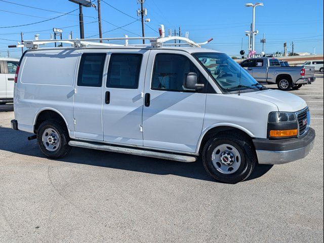 2017 GMC Savana Base