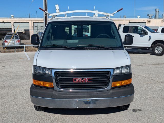 2017 GMC Savana Base