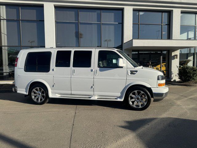 2017 GMC Savana Base