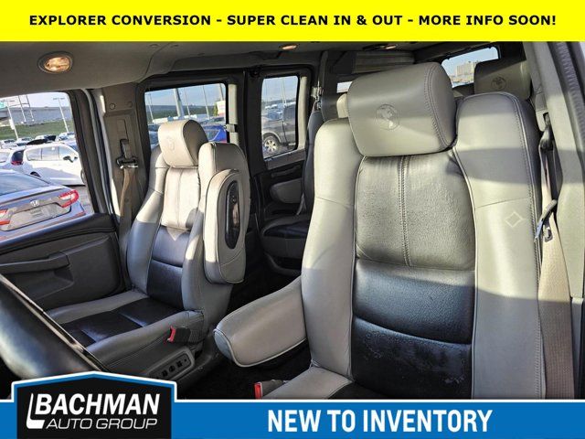 2017 GMC Savana Base