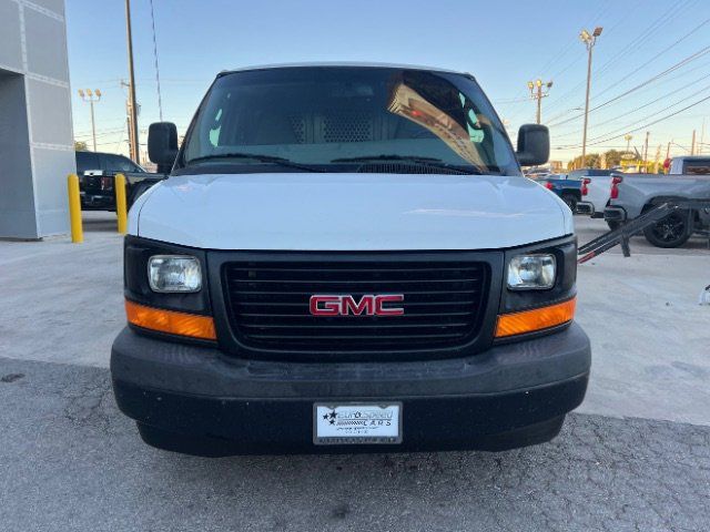 2017 GMC Savana Base