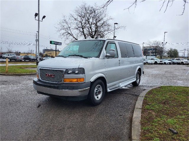 2017 GMC Savana Base