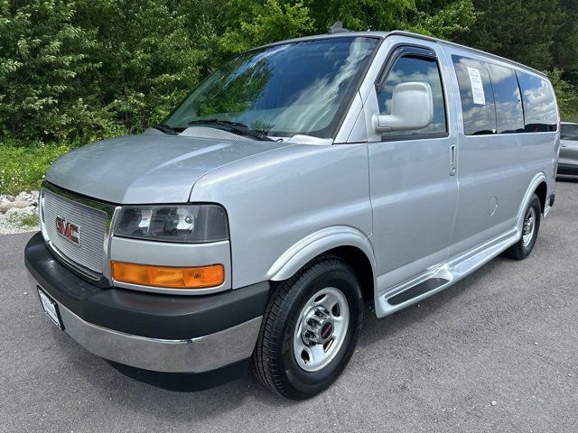 2017 GMC Savana Base