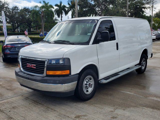 2017 GMC Savana Base