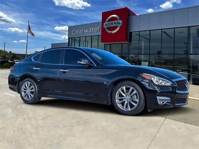 2017 INFINITI Q70 3.7