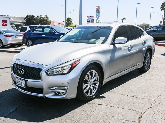 2017 INFINITI Q70 3.7