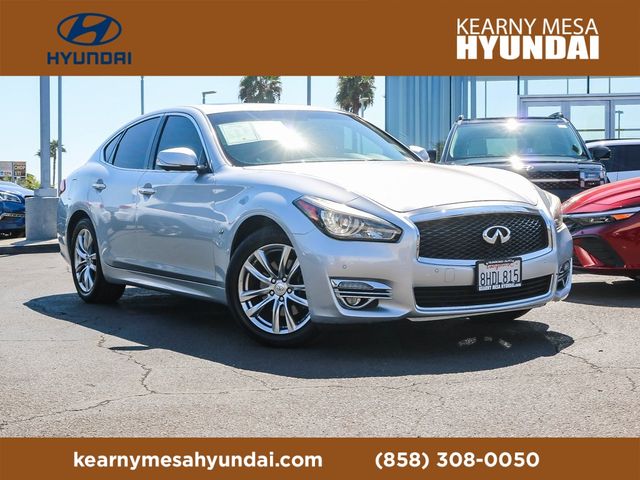 2017 INFINITI Q70 3.7