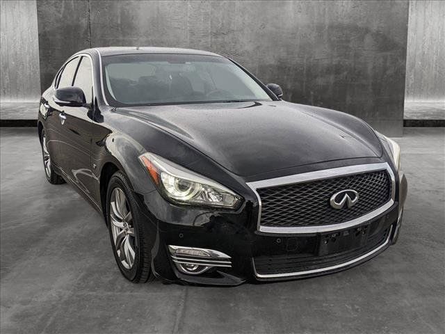 2017 INFINITI Q70 3.7