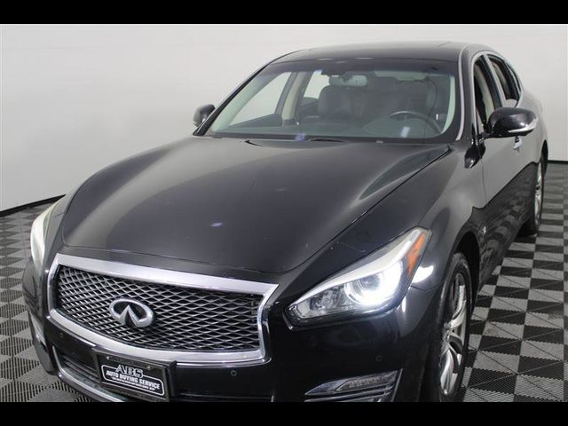 2017 INFINITI Q70 3.7