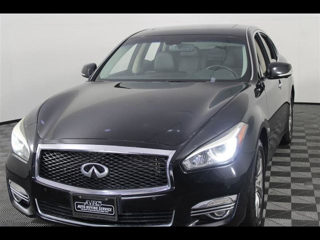 2017 INFINITI Q70 3.7