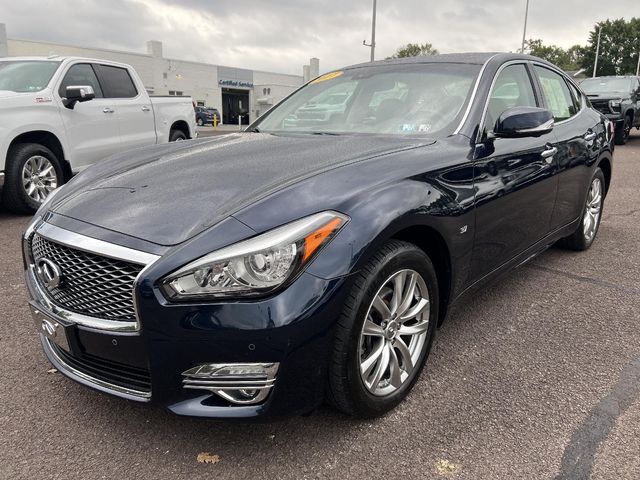 2017 INFINITI Q70 3.7